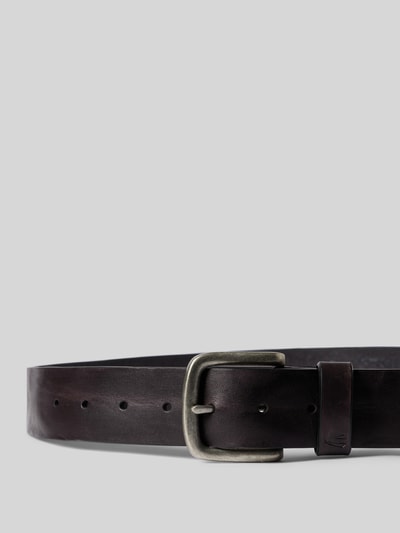 Produktfoto, Gürtel aus echtem Leder von camel active in Dunkelbraun mit silberfarbener Dornschließe, klassischer Stil, Label-Detail, Breite 4 cm