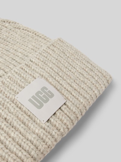 UGG Strickmütze mit Label-Patch und Woll-Anteil Hellgrau 2