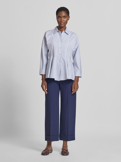Frauenmodel trägt Wide Fit Hose mit Viskose-Anteil von windsor., dunkelblau, elastischer Material-Mix, Ganzkörperansicht von vorne.