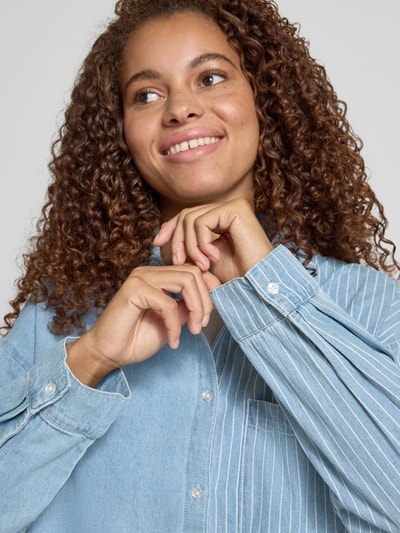 Noisy May Oversized Jeansbluse mit Brusttasche Modell 'KATRI' Hellblau 3