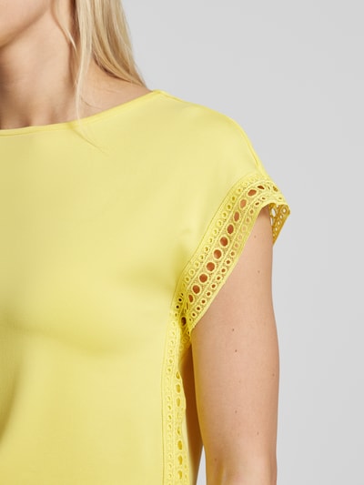 comma T-shirt z haftem angielskim Żółty 3