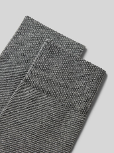 Produktfoto, Socken im 2er-Pack von FALKE in Grau, Baumwollmischung, Modell Happy, breiter Komfortbund, verstärkte Ferse und Spitze.