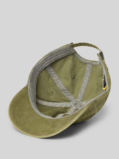 Produktfoto, olivgrüne Größenverstellbare Cap mit Label-Stitching von camel active aus reiner Baumwolle und verstärktem Schirm, Innenansicht.