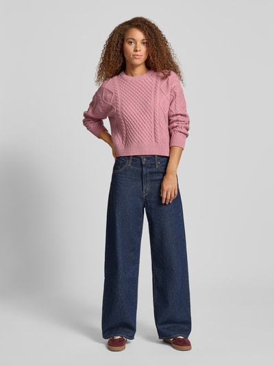 Guess Jeans Sweter z dzianiny z fakturowanym wzorem i okrągłym dekoltem Różowy 1