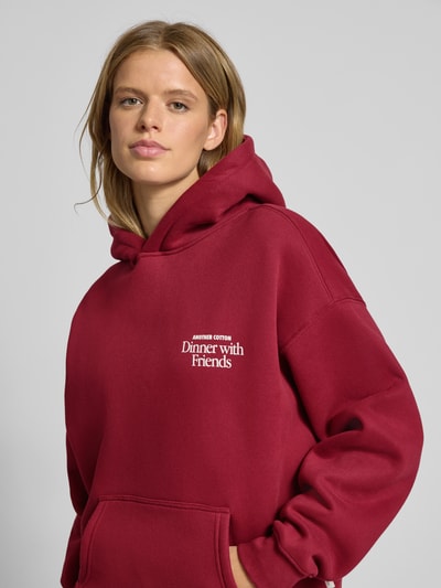 ANOTHER COTTON LAB Oversized Hoodie mit Statement-Print Modell 'Dinner' Bordeaux 3