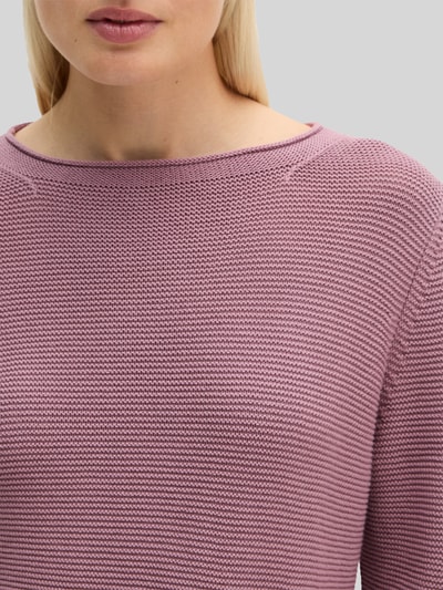 Vrouwenmodel draagt Regular Fit Pullover aus reiner Baumwolle van MARC O'POLO in effen kleuren, gebreide look, tunnelkoord, puur katoen, Nahaufnahme bovenlichaam.