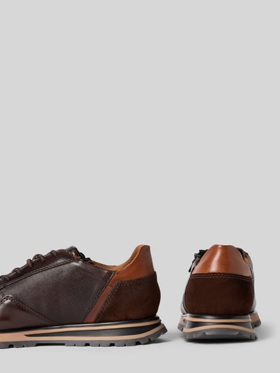 Produktfoto, Sneaker aus Leder mit Schnürung Modell 'Philip' von bugatti, braun, abgerundete Spitze, Echtleder, sichtbare Struktur