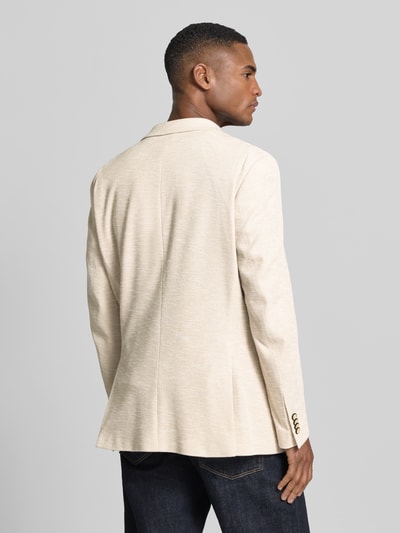 Męski model nosi Slim Fit 2-Knopf-Sakko mit Pattentaschen von MCNEAL, mieszanka bawełny, fakturowany wzór, kołnierz z połami, kieszenie z patką, długość tyłu w rozmiarze 50: 75 cm, szerokość w rozmiarze 50: 45 cm, długość rękawów w rozmiarze 50: 65 cm, jasny kolor, faktura subtelna, widok całej sylwetki z tyłu.