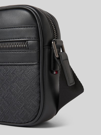 Tommy Hilfiger Umhängetasche mit Logo-Struktur Black 3