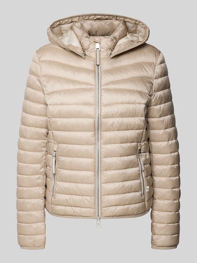Produktfoto, Steppjacke mit Zweiwege-Reißverschluss von Fuchs Schmitt w kolorze beżowym, krój regular fit, kaptur, stójka, kieszenie na zamek, długość tyłu w rozmiarze 36: 61 cm, szerokość ramion w rozmiarze 36: 42 cm, szerokość w rozmiarze 36: 49 cm, długość rękawa w rozmiarze 36: 66 cm, matowa tekstura, poziome przeszycia