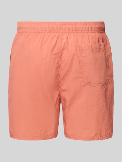 Produktfoto, Regular Fit Shorts mit Gesäßtasche von Calvin Klein Underwear in Koralle mit Logo-Stitching, elastischem Bund mit Tunnelzug, integrierter Slip
