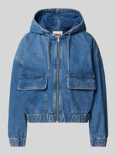 Produktfoto, Regular Fit Jeansjacke aus reiner Baumwolle Modell 'KENZIE' von ONLY, denim w kolorze niebieskim, długi rękaw, elastyczne wykończenia, kieszenie z patką, kaptur z tunelowym ściągaczem, materiał bawełna.