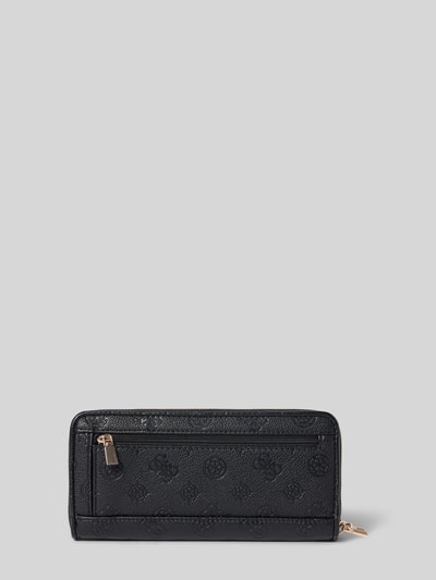 Produktfoto, schwarzes Portemonnaie in Leder-Optik Modell 'Anise' von Guess mit Reißverschluss und Logo-Detail auf grauem Hintergrund.