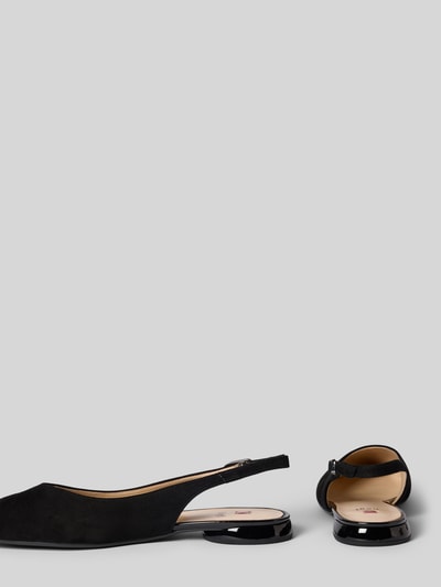 Produktfoto, Pumps aus Leder mit Riemen und Dornschließe von Högl, vorne spitz, glatte Sohle, Absatzhöhe 2 cm, Schaftweite 5 cm, schwarz