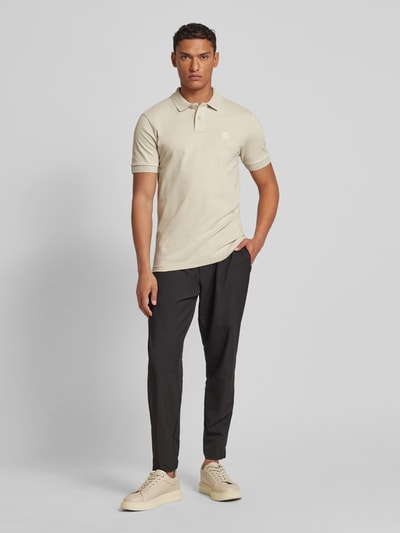 BOSS Orange Slim Fit Poloshirt mit Label-Patch Modell 'Passenger' Sand 1