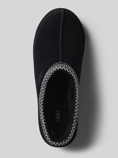 Produktfoto, Hausschuhe aus Leder Modell 'TASMAN II' von UGG in Schwarz, runde Form, weiche Textur, Ziernaht am Einstieg, Herren Hausschuh