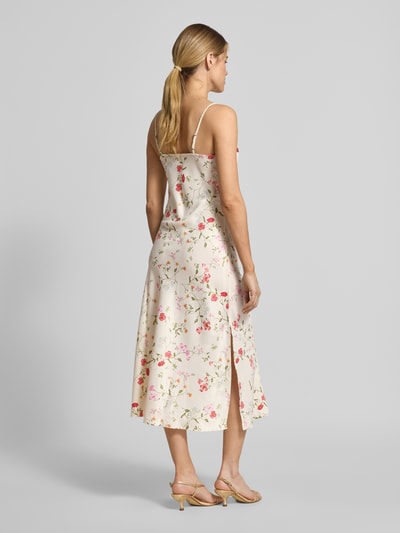 Kobiece modelka ma na sobie Cocktailkleid mit Spaghettiträgern Modell 'THEA' von YAS z satyny, prosty krój, długość midi, kwiatowy wzór, rozcięcie z boku, długość pleców w rozmiarze 36: 116 cm, szerokość w rozmiarze 36: 43 cm; widok całej sylwetki z tyłu.
