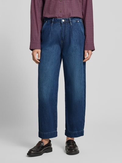 Männermodel trägt Tapered Fit Jeans aus reiner Baumwolle von JOOP! in donkerblau katoendenim met lichte textuur, dames relaxed fit jeans, Ganzkörperansicht von vorne