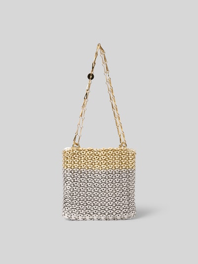 Produktfoto, Handtasche in Ketten-Optik von Rabanne, glänzende silber-goldene Oberfläche, Kettenriemen, Logo-Detail, rechteckige Form.