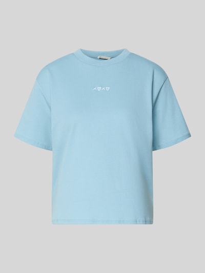 Produktfoto, Boxy Fit T-Shirt aus reiner Baumwolle von Tom Tailor Denim in Hellblau, unifarben mit Motiv-Stitching, Feinripp, Rundhals, Kurzarm