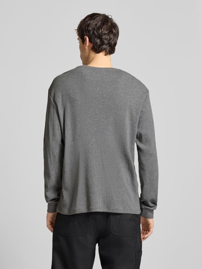Calvin Klein Jeans Slim Fit Longsleeve mit Logo-Patch Modell 'Waffle' Mittelgrau 5
