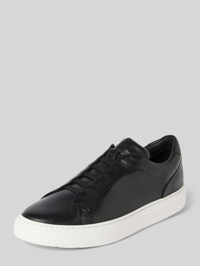 Produktfoto, Slip-on-Sneaker aus Leder Modell 'METRO' von Lloyd, czarny kolor, zaokrąglony nosek, gumowa podeszwa, wysokość obcasa 4 cm, wysokość cholewki 8 cm, szerokość w rozmiarze 44: 10 cm, detal z logo, skórzana faktura
