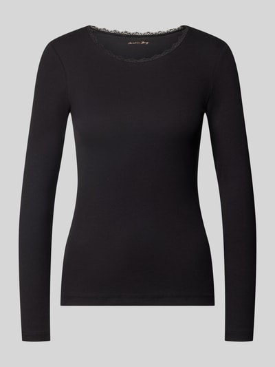 Produktfoto, Pyjama-Oberteil aus Baumwoll-Mix von Christian Berg Woman, Skinny Fit, Ripp-Optik, Rundhalsausschnitt mit Rüschenbesatz, langärmelig, unifarbene schwarze Oberfläche, Damenmode