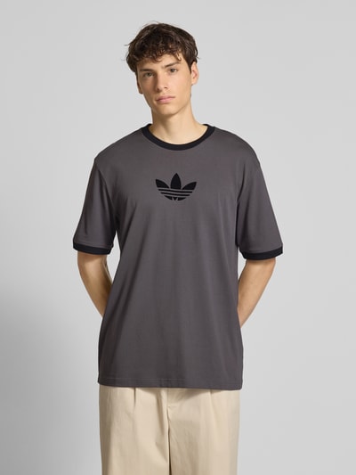 adidas Originals Oversized T-Shirt mit gerippten Abschlüssen Anthrazit 4