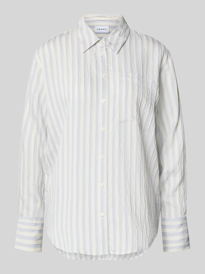 Produktfoto, Relaxed Fit Bluse aus Viskose-Mix von comma, gestreift in Weiß und Hellblau, Hemdblusenkragen, Knopfleiste, leichte Struktur