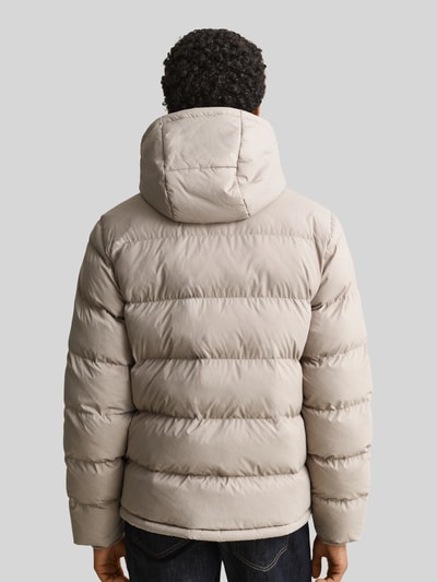 GANT Regular Fit Steppjacke mit Zweiwege-Reißverschluss Taupe 5