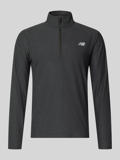 Produktfoto, Regular Fit Sweatshirt mit Troyer-Kragen von New Balance, ciemnoszary, elastyczna mieszanka materiałów, nadruk z logo, krój regular fit, Długość tyłu w rozmiarze M: 69 cm