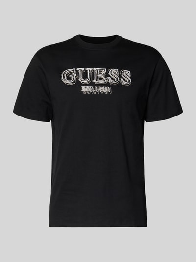 Produktfoto, T-shirt mit Label-Detail von GUESS, czarny, bawełna, krój regular fit, okrągły dekolt, długość tyłu w rozmiarze M: 69 cm