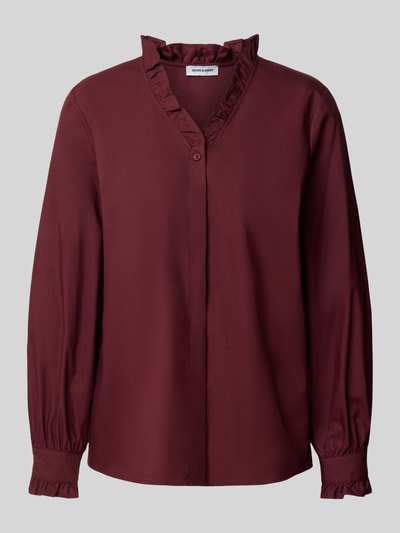 Produktfoto, Regular Fit Bluse mit Rüschenkragen und V-Ausschnitt von MORE & MORE aus bordeauxfarbenem Baumwoll-Mix mit Stretch-Anteil, verdeckte Knopfleiste, Rückenlänge 58 cm, Ärmellänge 61 cm