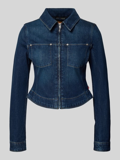 Produktfoto, Jeansjacke mit Reißverschluss und Label-Detail von Levi's®, ciemnoniebieski dżins, bawełna z domieszką elastanu, krój slim fit, kołnierz wykładany, zamek błyskawiczny, naszywka z logo, długość tyłu w rozmiarze S: 43 cm, szerokość ramion w rozmiarze S: 38 cm, szerokość klatki piersiowej w rozmiarze S: 45 cm, długość rękawa w rozmiarze S: 64 cm