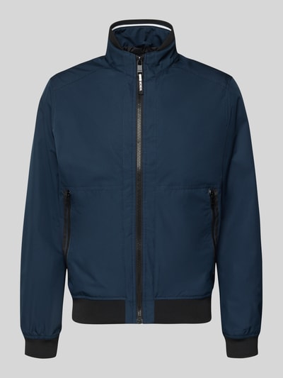 Produktfoto, Regular Fit Jacke mit Stehkragen von MCNEAL in Dunkelblau, glatte Textur, Reißverschluss, elastische Abschlüsse, Eingrifftaschen