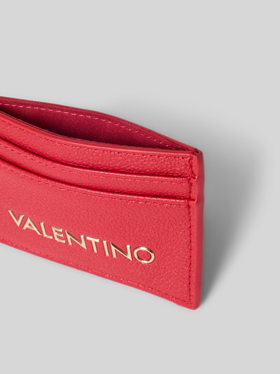 Produktfoto, Cardholder mit Label-Detail Modell 'RYTA RE' von VALENTINO BAGS in Pink, strukturierte Oberfläche, mehrere Einsteckfächer.