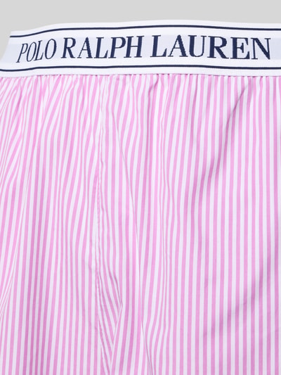 Produktfoto, Regular Fit Pyjama-Hose aus reiner Baumwolle Modell 'SHIRTING STRIPES' von Polo Ralph Lauren, różowe i białe pionowe paski, elastyczny pas z logo, wzór allover, kieszenie boczne, materiał bawełna