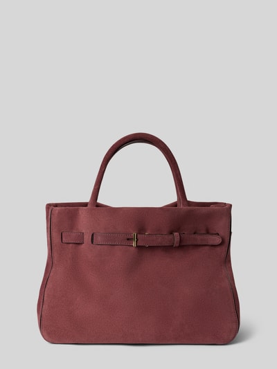 Produktfoto, Handtasche mit Label-Detail Modell 'JILL' von Abro in Bordeaux, samtige Oberfläche, strukturierte rechteckige Form, kurze Tragegriffe, verstellbarer Schultergurt, Magnetverschluss, Innenfach mit Reißverschluss, Kontext: Damen Handtasche, Maße 38x28x16 cm, Schulterriemen 122 cm.