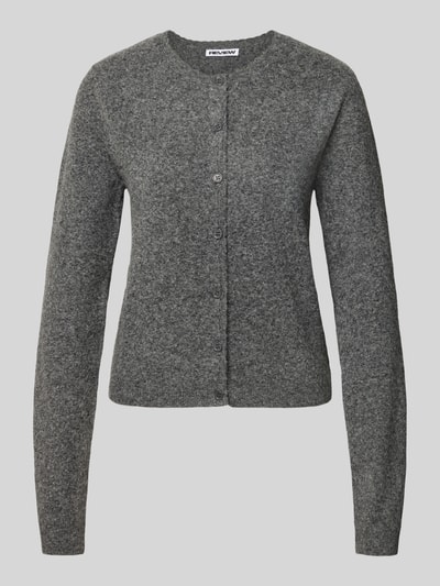 Produktfoto, Regular Fit Strickjacke mit Lammwoll-Anteil von REVIEW aus grauem Material-Mix, gerippte Abschlüsse, Knopfleiste, Langarm