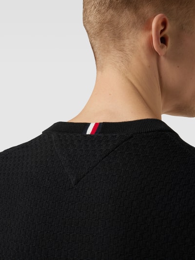 Tommy Hilfiger Sweter z dzianiny z fakturowanym wzorem model ‘CROSS’ Czarny 3