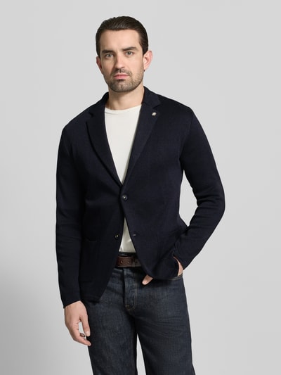 Mannelijk model draagt Slim Fit 2-knoops colbert met reverskraag van Manuel Ritz, puur katoen, opgestikte zakken, slim fit, ganzkörperansicht van voren