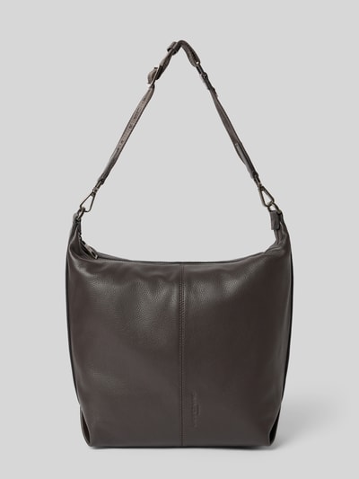 Productfoto, Handtasche mit Logo-Prägung Modell 'PARIS' van LIEBESKIND BERLIN in donkerbruin, korrelige textuur, verstelbare schouderriem, hoofdvak met ritssluiting, binnenvak met rits, 38x33x12 cm, schouderriem 62 cm lang