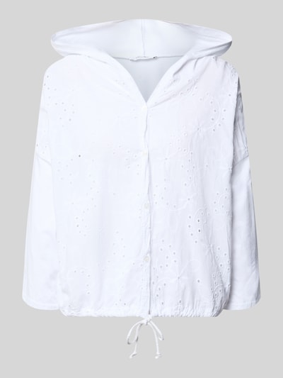 Produktfoto, weiße Bluse mit Kapuze Modell 'Is4aa' von ZABAIONE aus reiner Baumwolle, gerader Schnitt, V-Ausschnitt, Lochstickerei, Saum mit Kordelzug, Knopfleiste, strukturierte Oberfläche