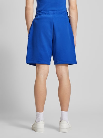 REVIEW Regular Fit Sweatshorts mit Label-Print Royal 5