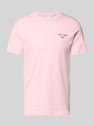 Produktfoto, T-Shirt mit Stitching und Rundhalsausschnitt von Lindbergh, Herren T-Shirt aus Reine Baumwolle, Slim-Fit, Rückenlänge 71 cm, Farbe zartrosa