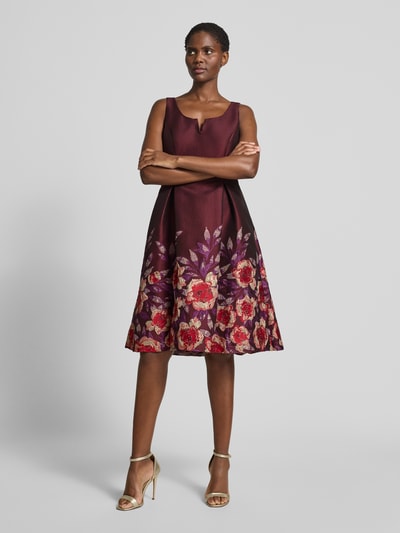 Adrianna Papell Knielange cocktailjurk met V-hals Bordeaux - 4