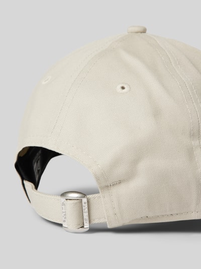 New Era Czapka z daszkiem i wyhaftowanym motywem model ‘LEAGUE ESSENTIAL 9TWENTY®’ Écru 3