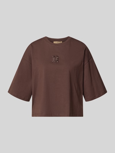 Produktfoto, Cropped Boxy Fit T-Shirt mit Rundhalsausschnitt von Smith and Soul in Braun, Stitching-Detail, Reine Baumwolle, Rückenlänge 49 cm bei Größe S
