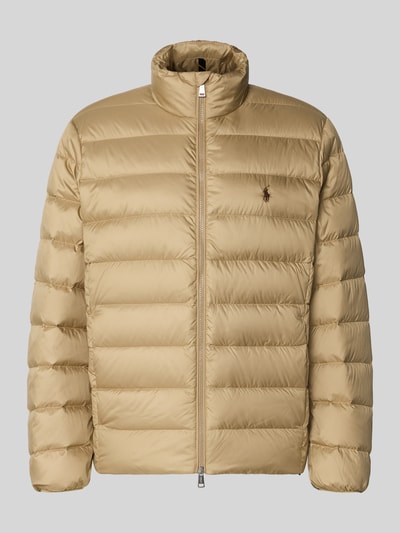 Produktfoto, Regular Fit Steppjacke mit Logo-Stitching von Polo Ralph Lauren in Beige, unifarben, Reißverschluss, Stehkragen, seitliche Taschen
