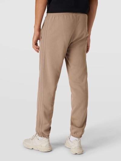 adidas Originals Trackpants mit seitlichen Galonstreifen Mittelbraun 5